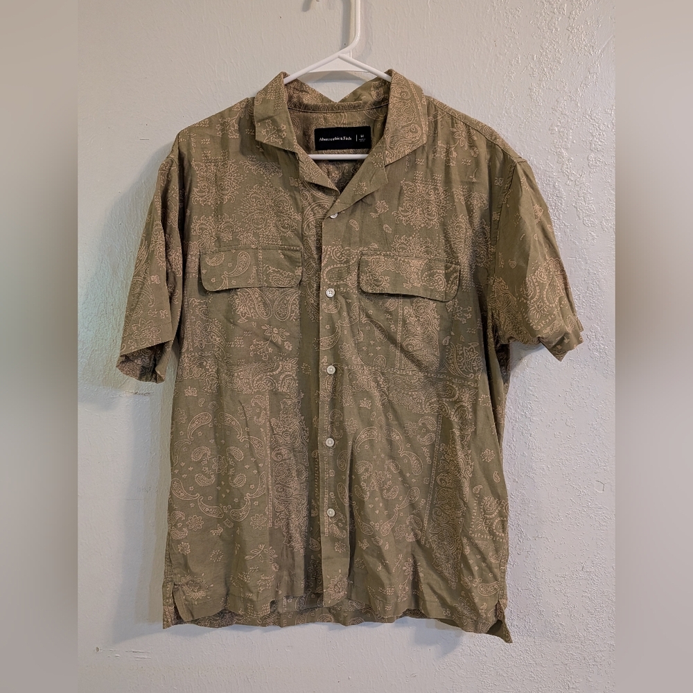 Abercrombie & Fitch Olive Paisley Button Down Shirt